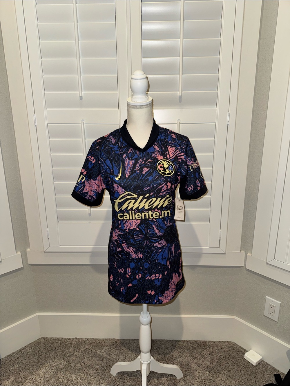 Nike Men’s Navy Blue and Pink Club América Away Jersey